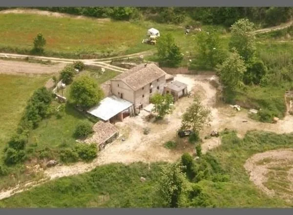 Weitläufige Finca mit über 100 Hektar Land in Katalonien